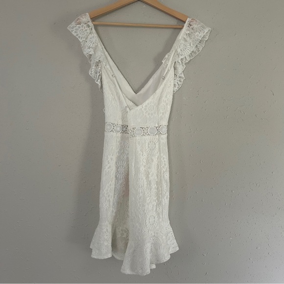 NWT Hello Molly White Sheath Mini Dress V-Neck Flutter Lace Bachelorette Bridal - Picture 11 of 14